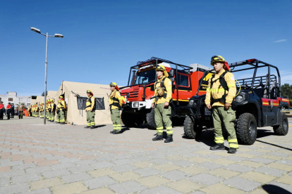 Vehículos, trajes adecuados y hasta un campamento fueron entregados a los bomberos de la capital.