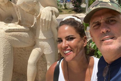 Carla Sala y su pareja.