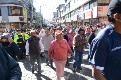 Protesta. Vecinos indignados por los constantes delitos salieronn a las calles a pedir y exigir seguridad.