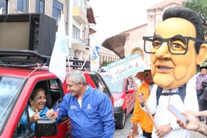 Patricio Carrillo continúa haciendo su campaña electoral. Él fue censurado por la Asamblea a inicios de este año.