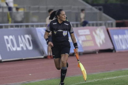 Mónica Amboya ya imparte justicia en los torneos tanto de varones como de mujeres en Ecuador.