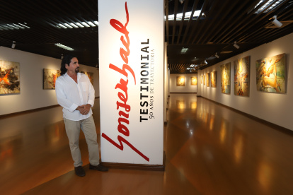 Presencia. Federico Gonzenbach recorrió este miércoles 19 el Museo de Artes Visuales Manuel Rendón Seminario, donde reúne obras de sus cinco décadas de creación artísticas.