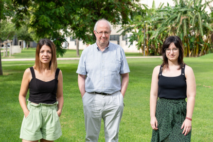 Miembros del equipo de investigación y desarrollo de la nanopartícula inteligente.