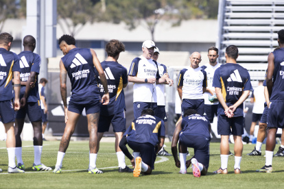 AME4435. LOS ÁNGELES (ESTADOS UNIDOS), 20/07/2023.- El entrenador del Real Madrid, Carlo Ancelotti, participa en un entrenamiento de pretemporada hoy, en las instalaciones de la Universidad de California UCLA, en Los Ángeles (Estados Unidos). EFE/ Armando Arorizo