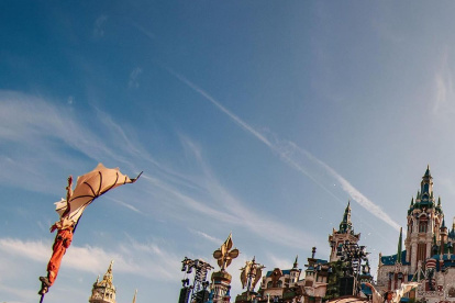 Tomorrowland 2023, el festival de música electrónica más grande y esperado del mundo, inicia en Boom, Bélgica, con una impresionante alineación de artistas internacionales y emociones emocionantes en vivo para que fanáticos de todas partes se unan a la celebración musical sin igual.