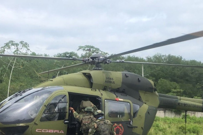 Operación. Militares se movilizaron en helicópteros para llegar al sitio en el que se halló las infraestructuras.