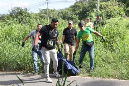 En vía a la costa una mujer fue encontrada baleda frente a puerto hondo periodista