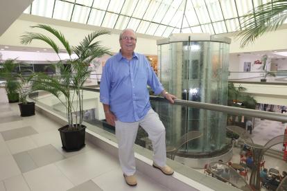 Emilio Oneto, gerente general del centro comercial Policentro, en el centro comercial.