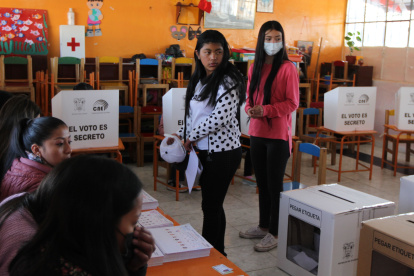 Imagen referencial de la participación de la mujer en un proceso electoral.