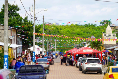 Sacachún. La comuna santaelenense organizó una fiesta popular.