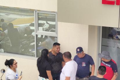 Exteriores de hospital de Manta.