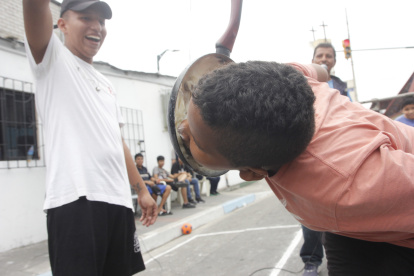 En la mayoría de barrios destacaron los juegos, donde los niños fueron los que más disfrutaron.