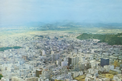 Las estructuras son parecidas. Sin embargo, hace 50 años no existía el Malecón 2000, ni rejas que delimiten una zona de otra.