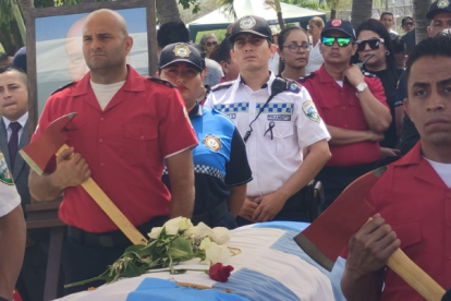 Quienes lloraban su muerte, exigían que se haga justicia por el asesinato