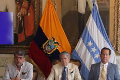 El Gabinete de Seguridad, el Gobierno Nacional y los Gobiernos Autónomos Descentralizados acordaron impulsar una mayor coordinación, para enfrentar, de manera conjunta, la inseguridad en el país.