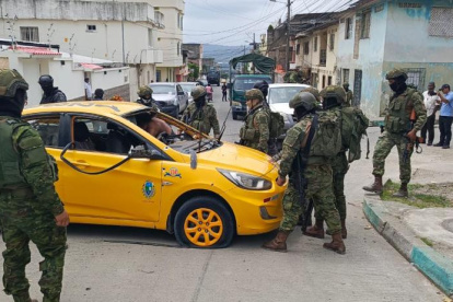 La fuerza pública interviene en el cantón Esmeraldas.
