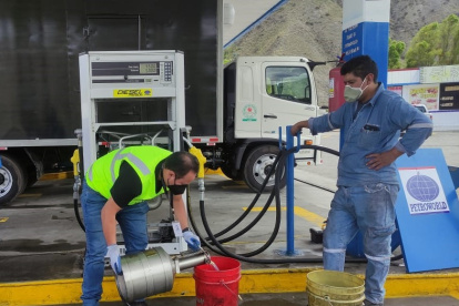 El Gobierno señaló que hará operativos en las estaciones de servicio.