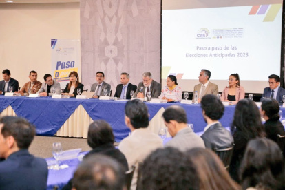 Cuenca. Las organizaciones políticas acudieron a la reunión.