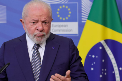 Luiz Inácio Lula da Silva negocia varios cargos para garantizar gobernabilidad.