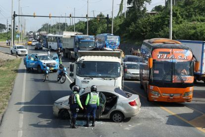 Personal de la Agencia de Tránsito Municipal tuvo que hacerse cargo de dirigir el tránsito.