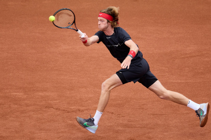 Andrey Rublev venció Zapata por 5-7, 6-1 y 7-6 (7) a Bernabé Zapata.
