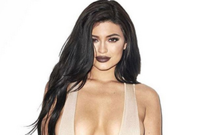 Kylie Jenner siempre negó haberse retocado los senos. Finalmente aceptó que sí lo hizo.