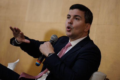 BRA102. SAO PAULO (BRASIL), 26/07/2023.- El presidente electo de Paraguay, Santiago Peña, habla hoy durante un acto académico en la Fundación Getulio Vargas (FGV), en Sao Paulo (Brasil). Peña cumple su segundo día de agenda en Sao Paulo, dentro de su visita a Brasil, que culminará el viernes en Brasilia con un encuentro con el mandatario Luiz Inácio Lula da Silva. EFE/ Isaac Fontana