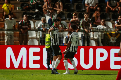 Ronie Carrillo (i) marcó el 23 de julio su primer gol con el Portimonense.
