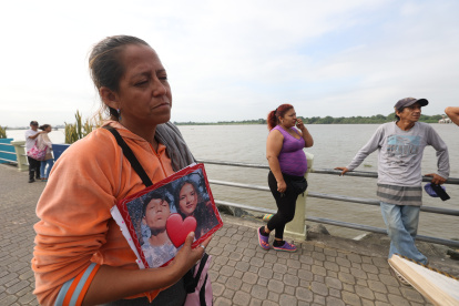 Espera. Hasta el cierre de esta edición, los cuerpos no eran localizados.