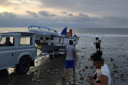 Diez lanchas, al menos, fueron robadas.