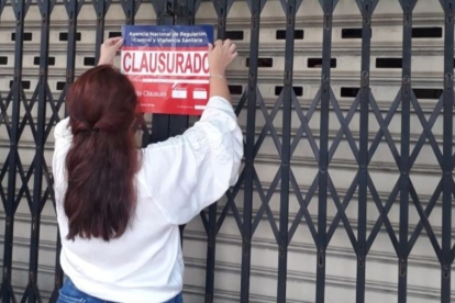 En total, 7 restaurantes fueron clausurados por Arcsa.