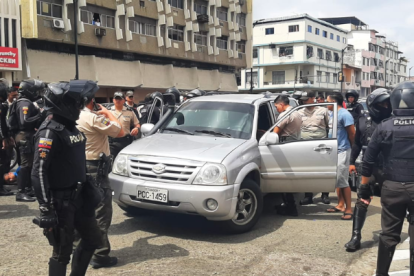 Cuatro hombres fueron retenidos como sospechosos del asesinato del mayor Cristian Granizo y su conductor.