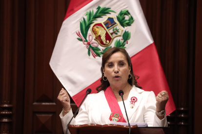 La presidenta de Perú, Dina Boluarte, presenta su primer discurso en el Congreso con motivo del día de la independencia, este viernes 28 de julio en Lima.