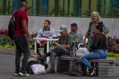 Los ancianos tienen problemas para acceder a servicios básicos.