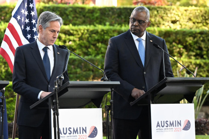 Antony Blinken (i), secretario de Estado de EE.UU., y Lloyd Austin, secretario de Defensa de Australia.