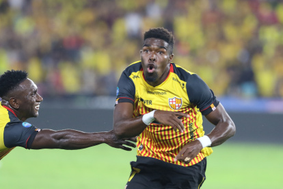 MICHAEL CARCELÉN, JUGADOR DE BARCELONA |
BARCELONA EMPATÓ 1-1 FRENTE A EMELEC EN EL ESTADIO MONUMENTAL DE GUAYAQUIL |