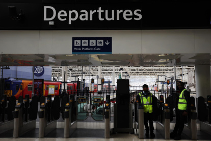 Una nueva jornada de huelga ha obligado este sábado a la suspensión de la mitad del servicio de trenes en el Reino Unido.