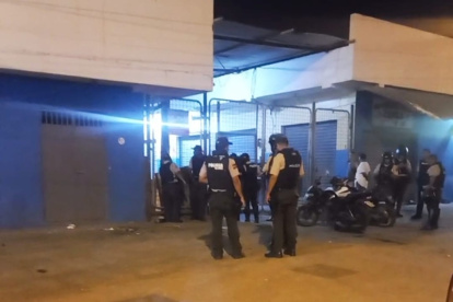Un policía acabó con un supuesto sicario en Portoviejo.
