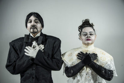 Acción. Valero y Sacoto, de Simón Ruibarbo y Enriqueta de Ruibarbo.