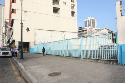 El sitio fue acordonado por agentes policiales para recabar indicios.