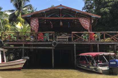 Fotografía de una vivienda al lado del río, el 27 de julio de 2023, en Belém (Brasil).