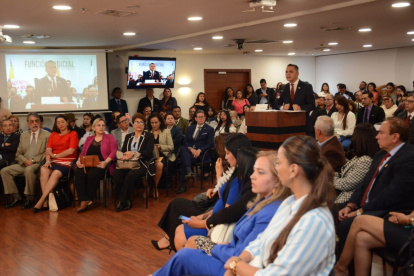 Actividad. Decenas de judiciales de varias provincias llegaron para escuchar el anuncio del presidente del organismo.