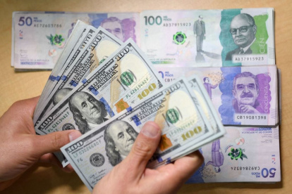 Colombia, al igual que otros países del mundo, sufre una alta inflación, así como una devaluación histórica del peso frente a el dólar.