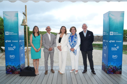 Ejecutivos.- Los representantes del Banco Bolivariano y de  BID Invest y FinDev Canada que firmaron la emisión de bonos azules.