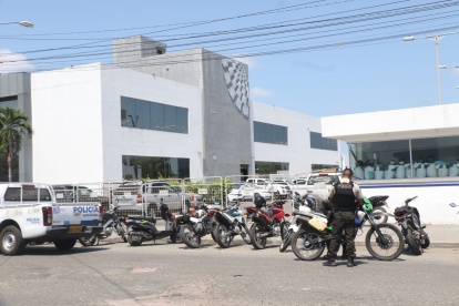 Según la víctima, el delito se cometió en una unidad policial.