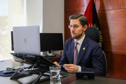 El gerente del Banco Central del Ecuador, Guillermo Avellán, en las reuniones con el FMI.