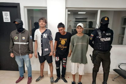 Los detenidos fueron llevados a la Fiscalía de Daule para la formulación de cargos.