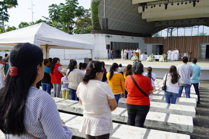 Asistencia. Varias personas acudieron al llamado para rezar por la paz, actividad que se cumplió el 29 de julio de 2023.