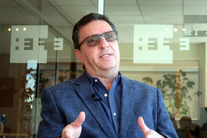 Óscar Vela, abogado de Nelson Serrano, habla durante una entrevista con EFE el 31 de julio de 2023, en Quito (Ecuador).