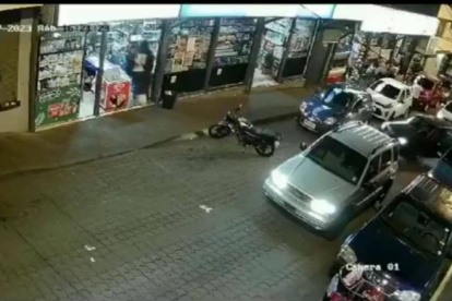 Testigos. Algunos dijeron que las cajeras también fueron golpeadas por los antisociales